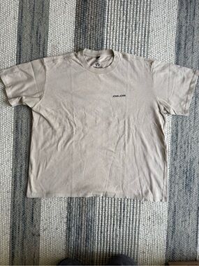 Men’s Short Sleeve Crewneck T-Shirt in Light Beige